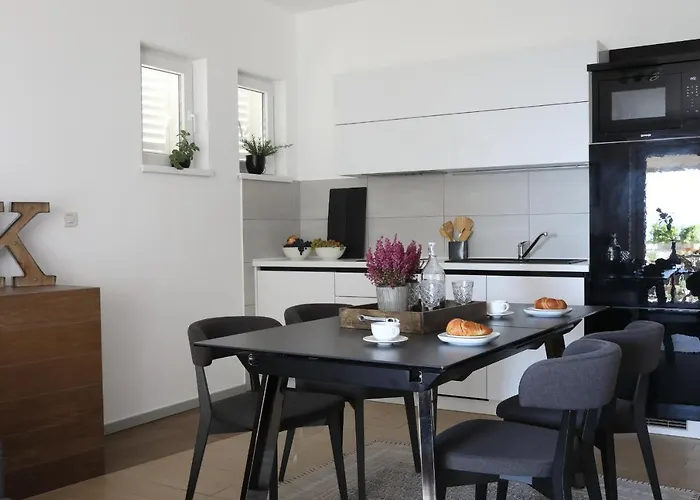 Pegasus & ماكارسكا